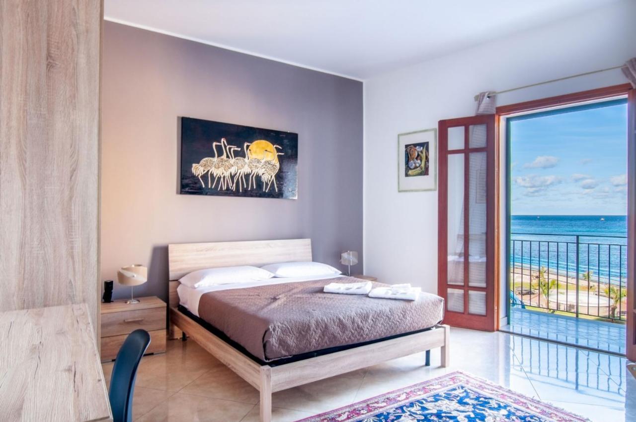 B&B Una Terrazza Sul Golfo Di Sferracavallo Eksteriør bilde