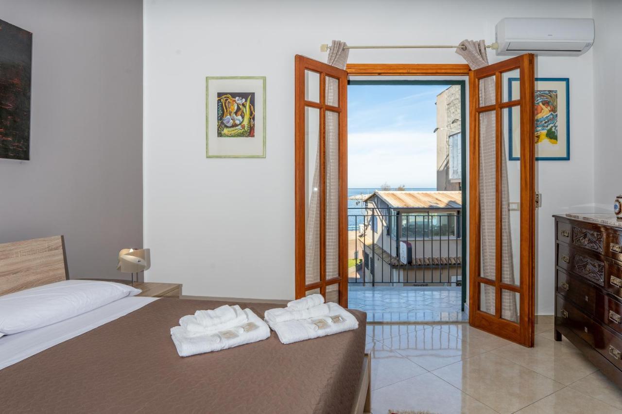 B&B Una Terrazza Sul Golfo Di Sferracavallo Eksteriør bilde
