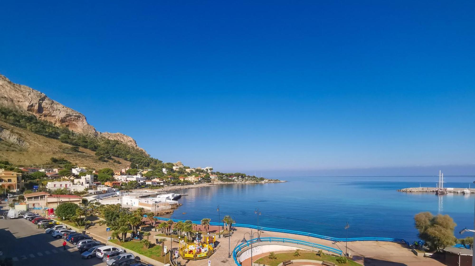 B&B Una Terrazza Sul Golfo Di Sferracavallo Eksteriør bilde